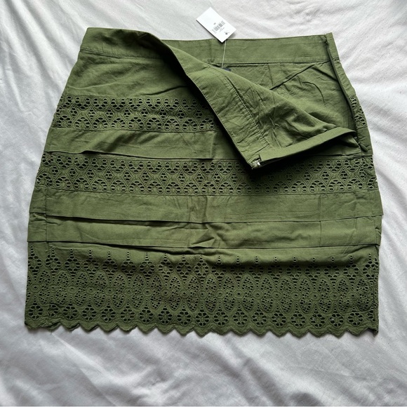 GAP Eyelet Tiered Mini Skirt Olive Green NWT - Picture 5 of 11